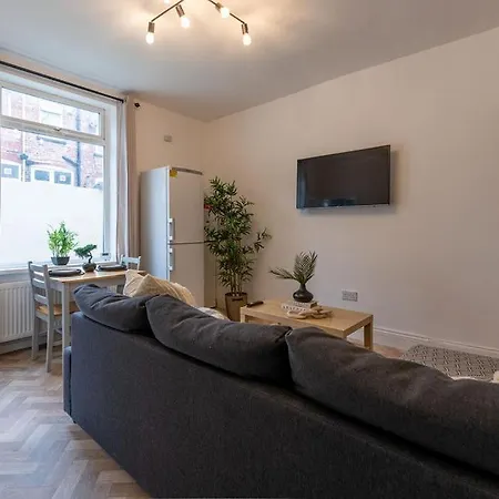 Luxury 1-Bed Apartment Near City Centre And North Manchester General Hospital-2