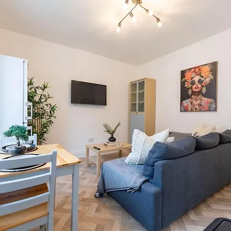 Luxury 1-Bed Apartment Near City Centre And North Manchester General Hospital-3